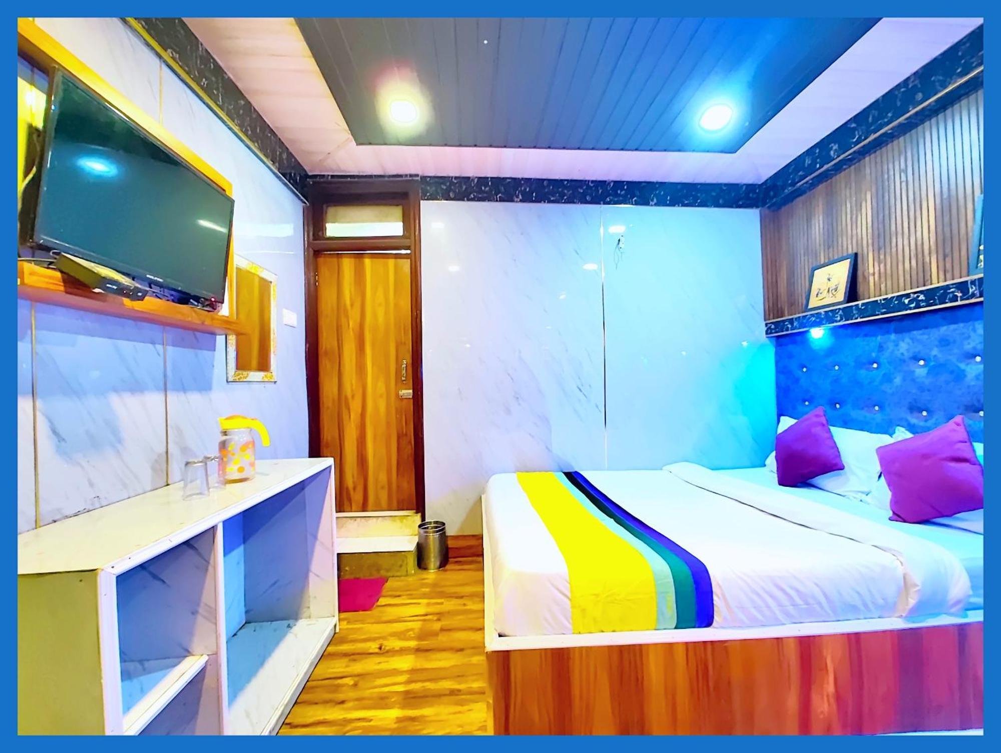 Flattiess ! Hotel Near Mall Road - Open Sitting Area On Terrace With Full Naini Lake View And Mountain Valley View - Wi Fi - Room Service Available - Top Rated Hotel Nainital Luaran gambar